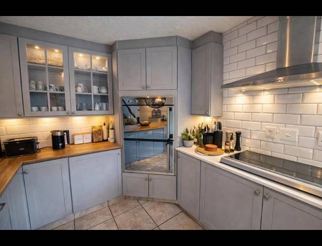8 BEDROOM HOUSE FOR SALE IN ZWARTKOP